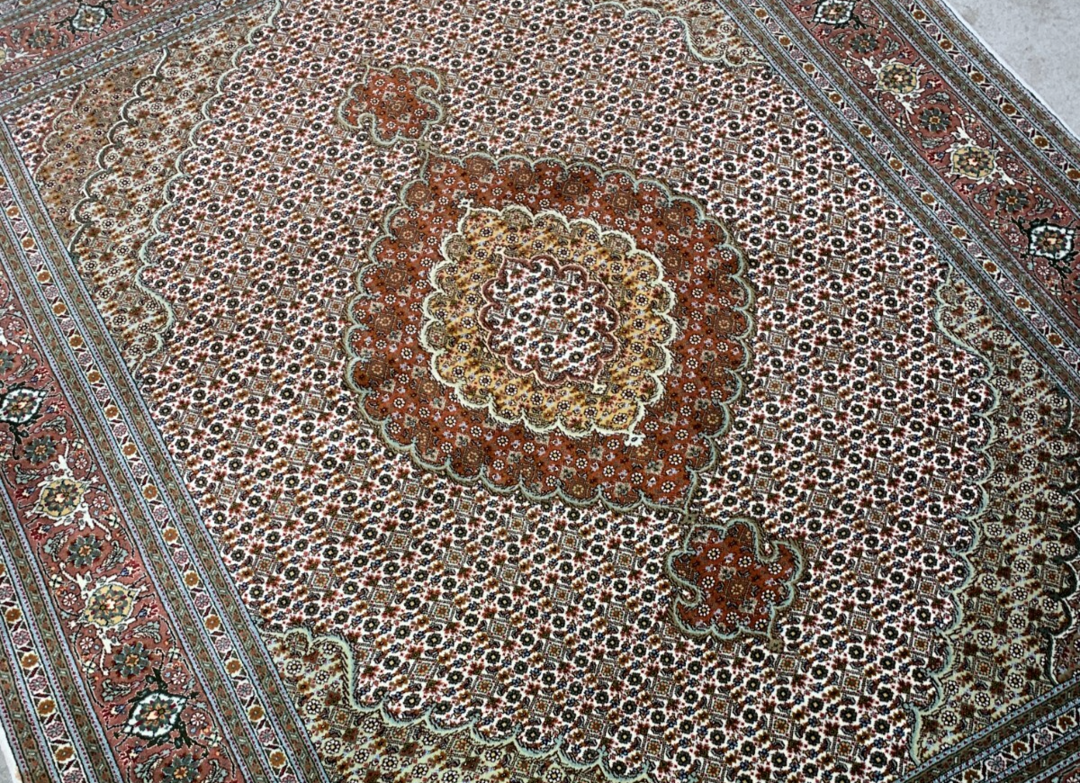 5'2"x6'4" Fine Hand-Knotted Wool & Silk Blend Tabrize Mahi Carpet - Area Rug