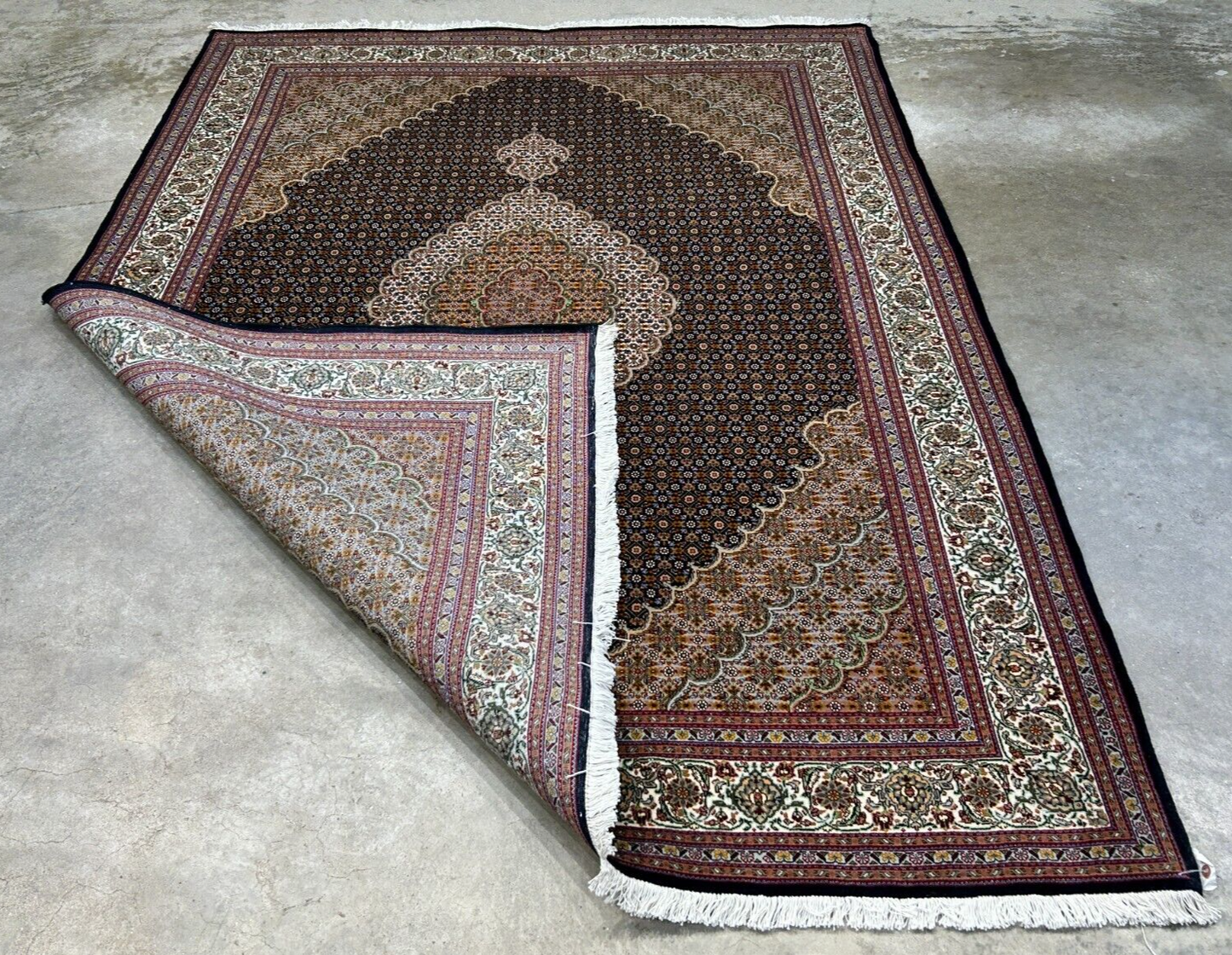 5'6"x7'8" Fine Hand-Knotted Wool & Silk Blend Tabrize Mahi Carpet - Area Rug
