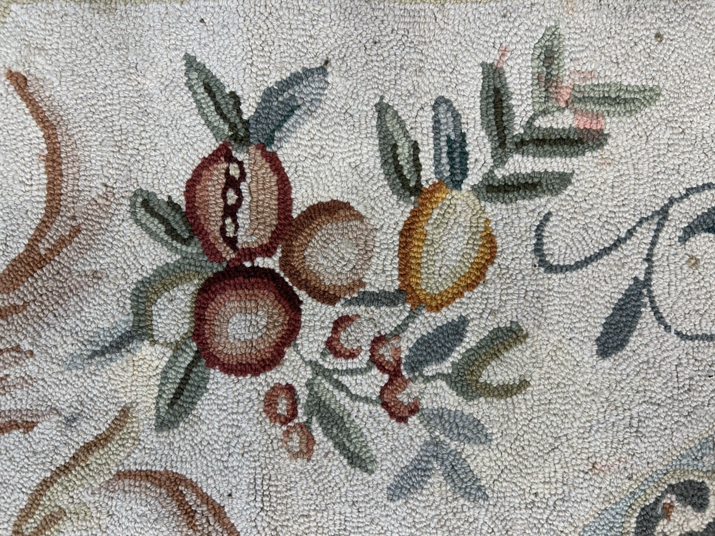 7’10”x9’6” Hand-Tufted 100% Wool Safavieh Area Rug - Carpet