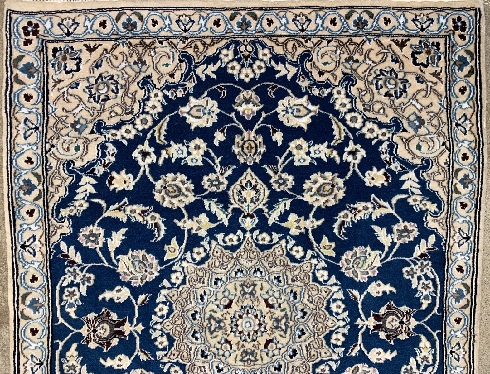 2'11"x4'1" Fine Hand-Knotted Wool & Silk Blend Naine Carpet - Area Rug