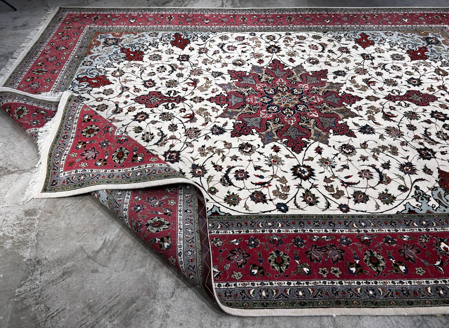 8'2"x11'5'' Very Fine Hand-Knotted Silk & Wool Tabrize Area Rug - Carpet