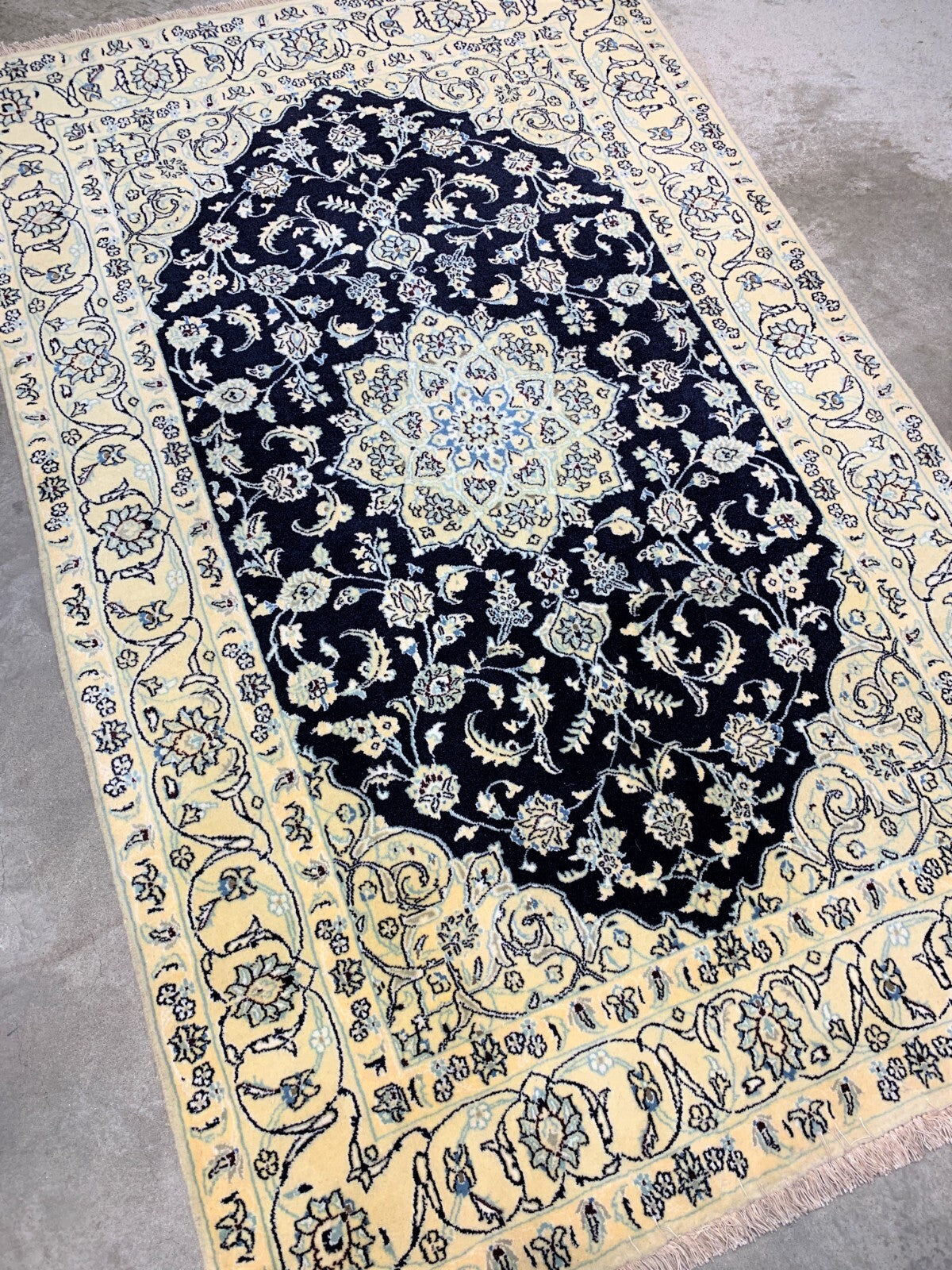 4'2" x 6'8'' Very-Fine Naine Hand-Knotted Wool / Silk Naine Area Rug