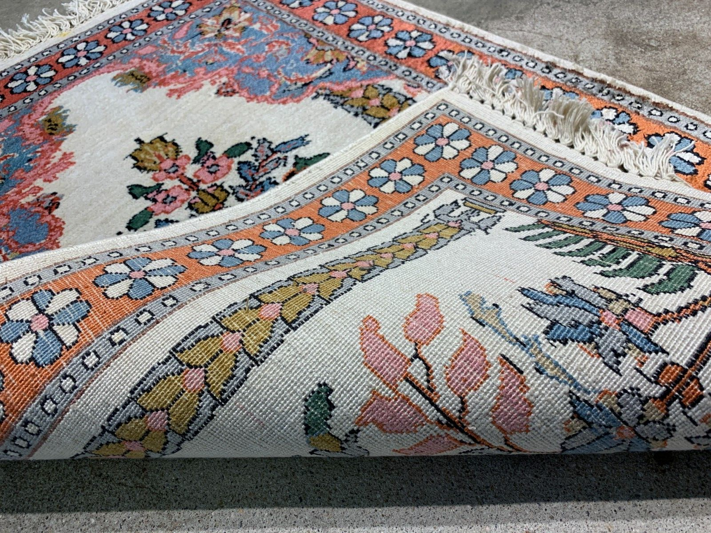 2'1"x2'11" Hand-Knotted 100% Kashmiri Silk Oriental Rug - Area Carpet