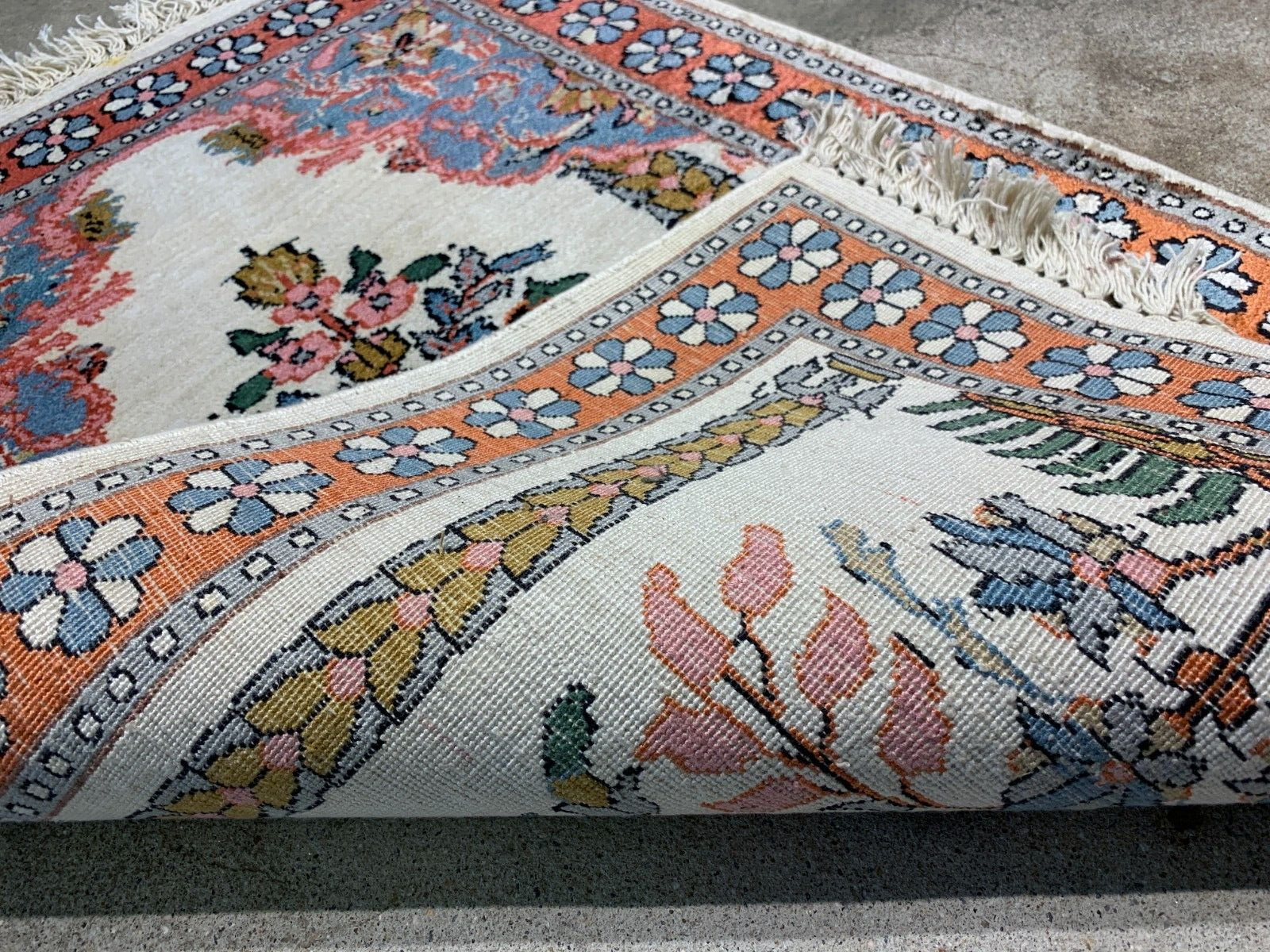 2'1"x2'11" Hand-Knotted 100% Kashmiri Silk Oriental Rug - Area Carpet