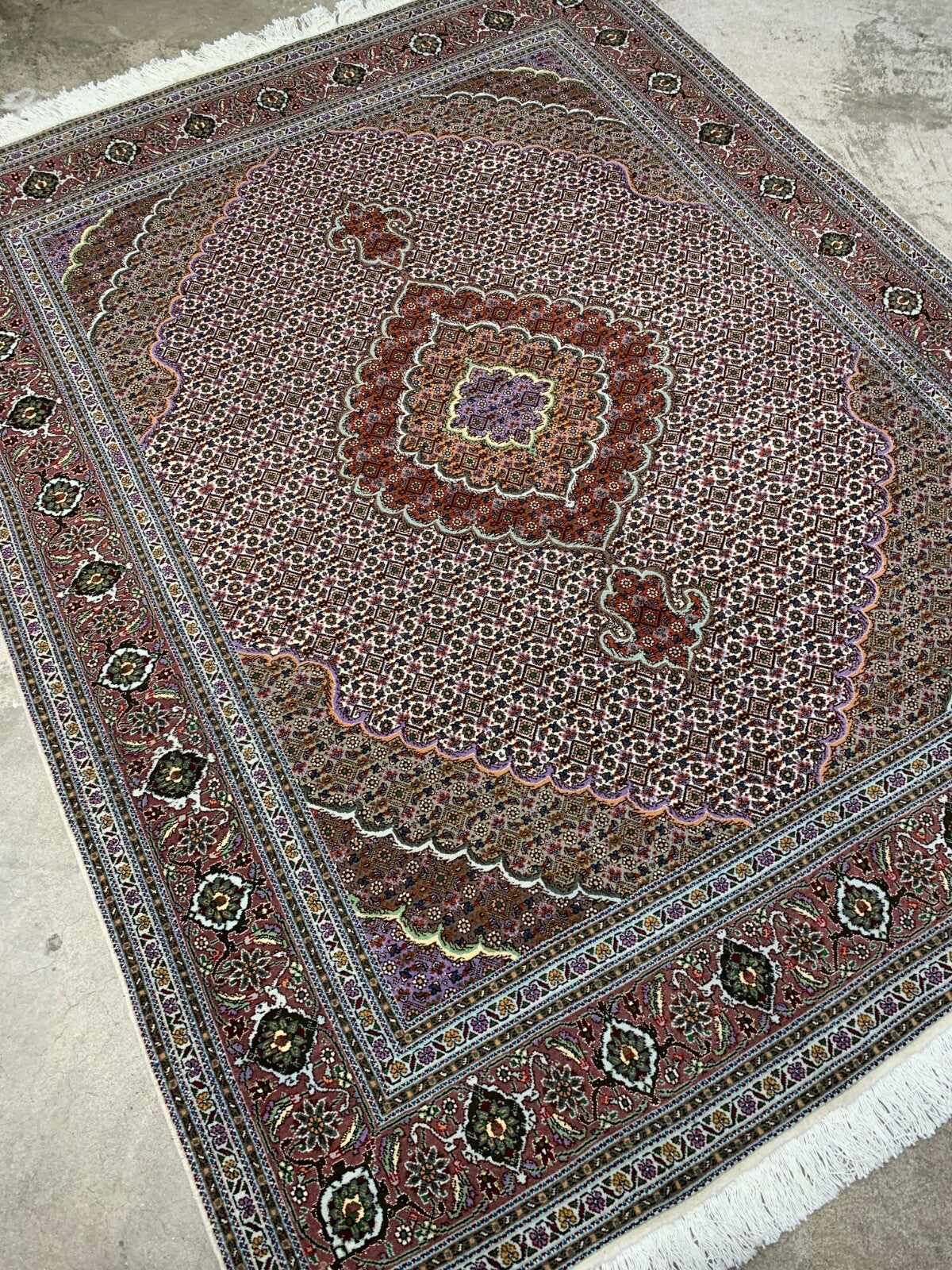 4'9"x6'5" Hand-Knotted Wool & Silk Pile Tabrize Fish Style Area Rug