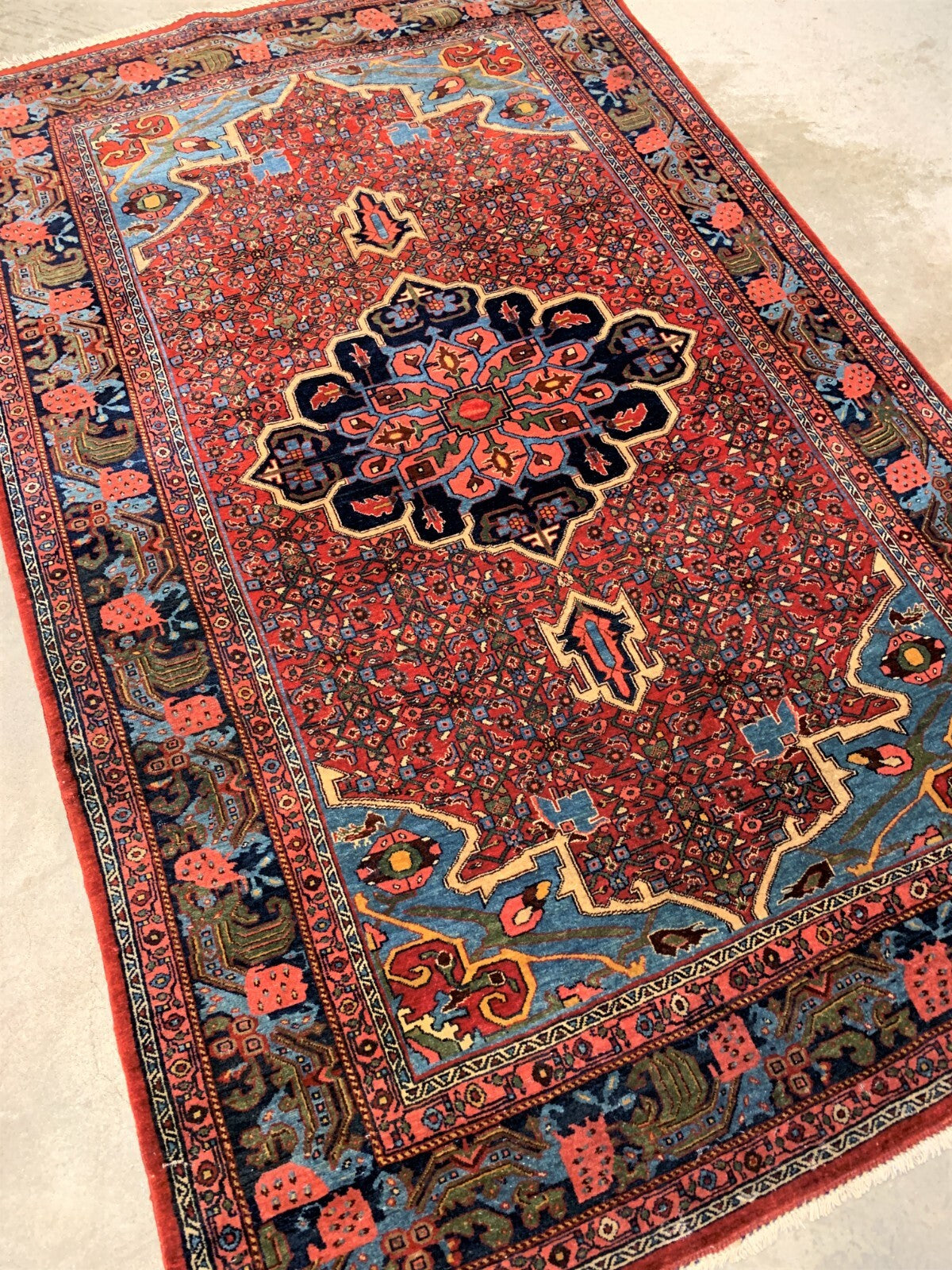 4'3"x6'7" Antique Hand-knotted Fine Wool Pile Bidjare Rug - Carpet