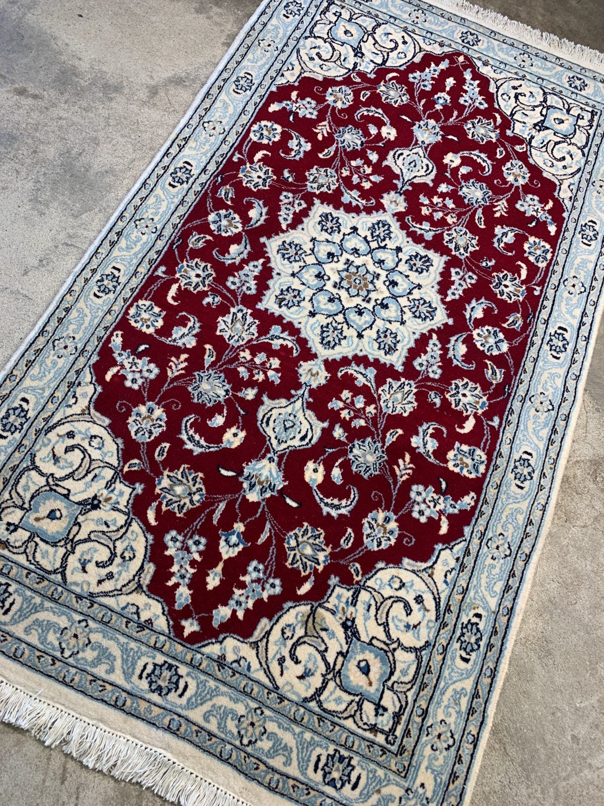 2'11"x5'5'' Very Fine Hand-Knotted Silk & Wool Naine Area Rug - Carpet