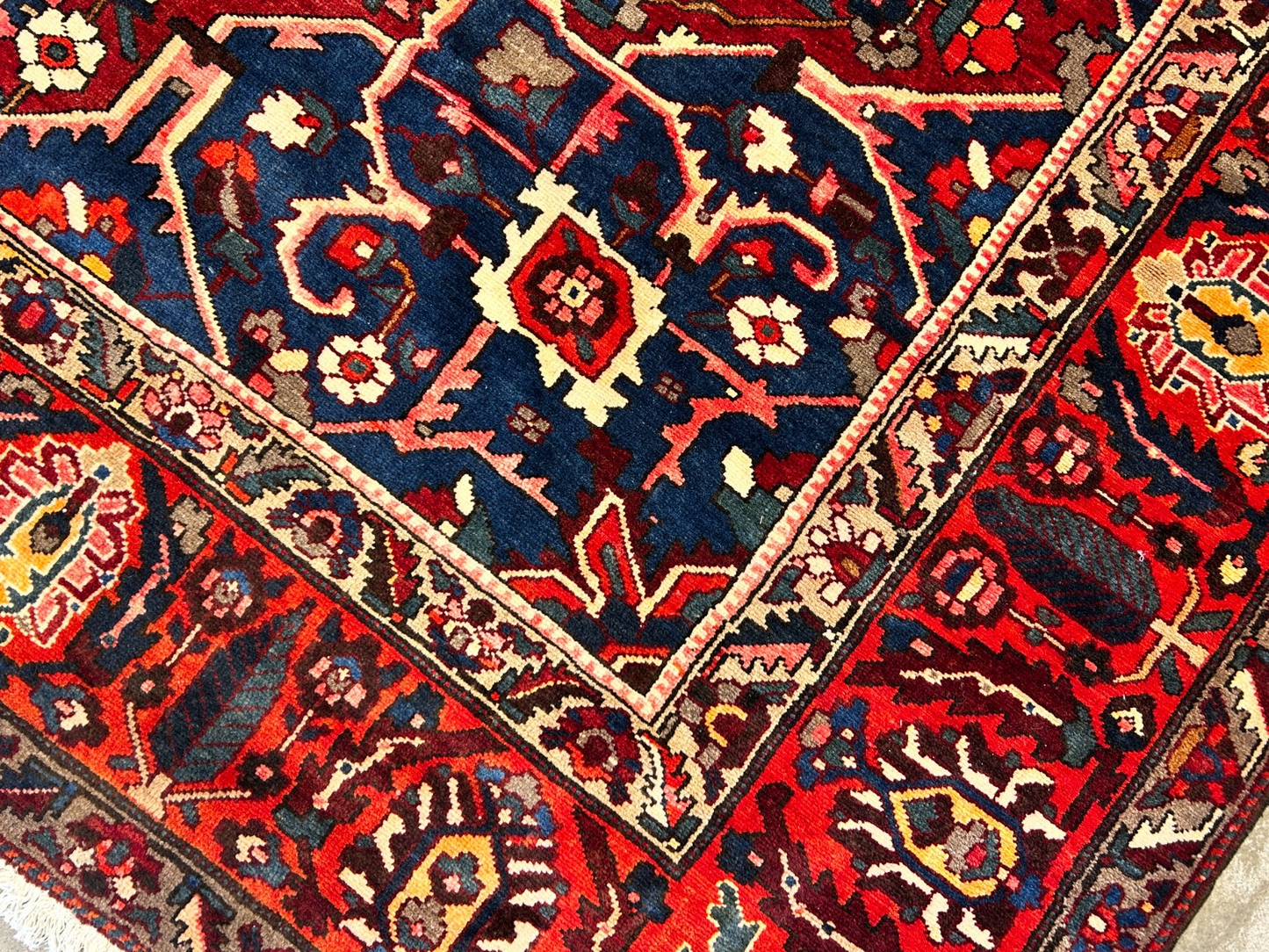 10'5"x12'8" Hand-Knotted 100% Wool Pile Bakhtiarie Rug