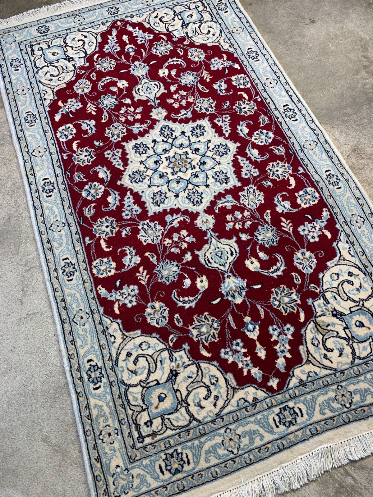 2'11"x5'5'' Very Fine Hand-Knotted Silk & Wool Naine Area Rug - Carpet