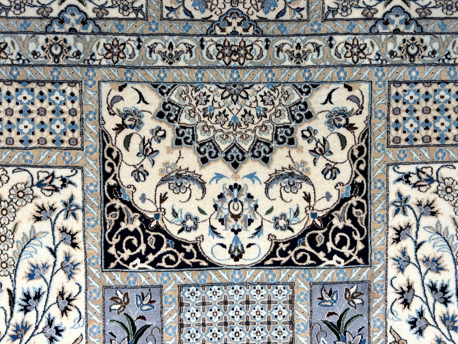 6'9"x10'2" Extra Fine Hand-Knotted Wool & Silk Habibian Naine Rug - Area Carpet