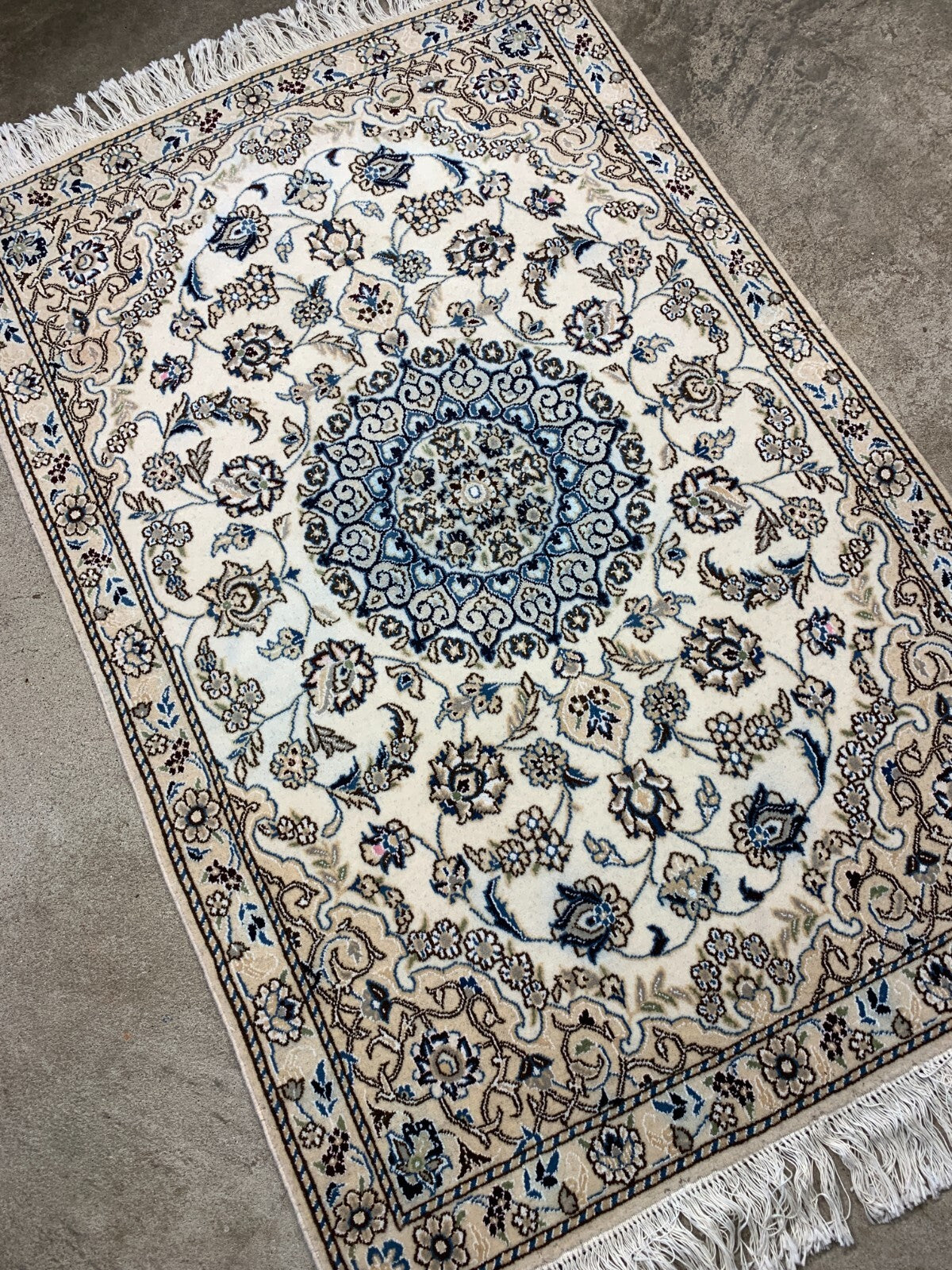 2'11"x4'7" Fine Hand-Knotted Wool & Silk Blend Naine Carpet - Area Rug