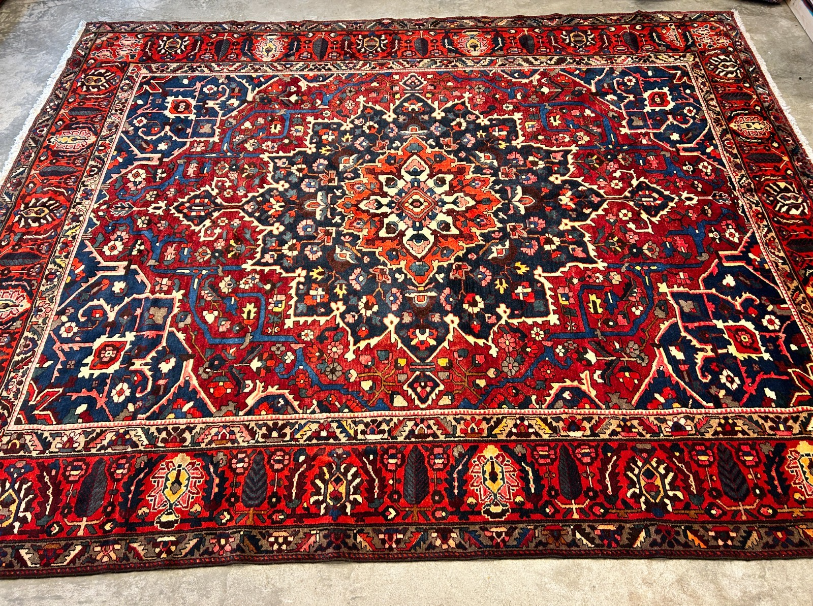 10'5"x12'8" Hand-Knotted 100% Wool Pile Bakhtiarie Rug