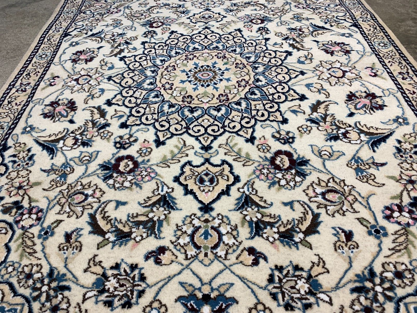 2'9"x4'5" Fine Hand-Knotted Wool & Silk Blend Naine Carpet - Area Rug