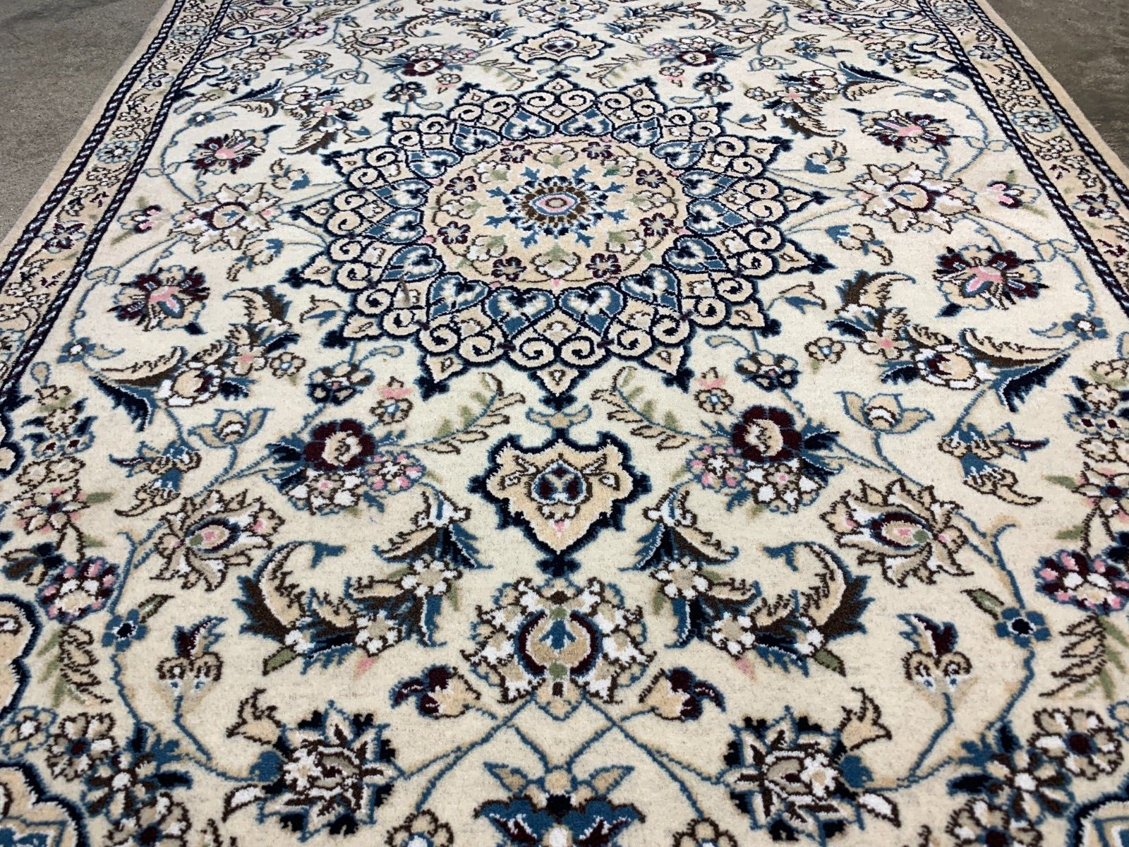 2'9"x4'5" Fine Hand-Knotted Wool & Silk Blend Naine Carpet - Area Rug