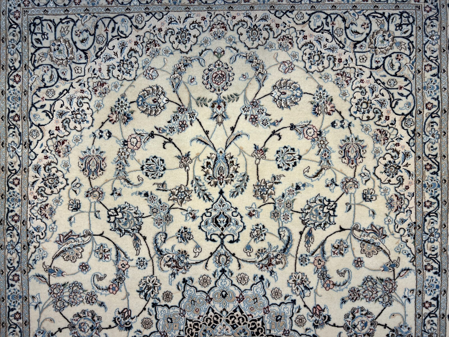 5'7"x9' Extra Fine Hand-Knotted Wool & Silk Naine Rug