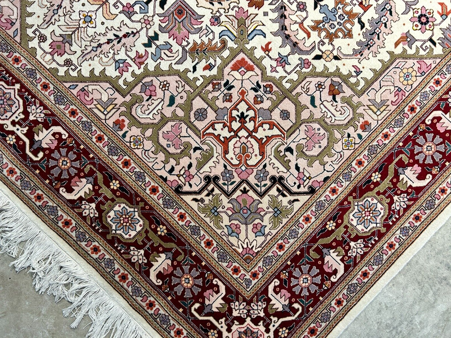 6'8"x10' Fine Hand-Knotted Wool & Silk Blend Tabrize Herize Carpet - Area Rug