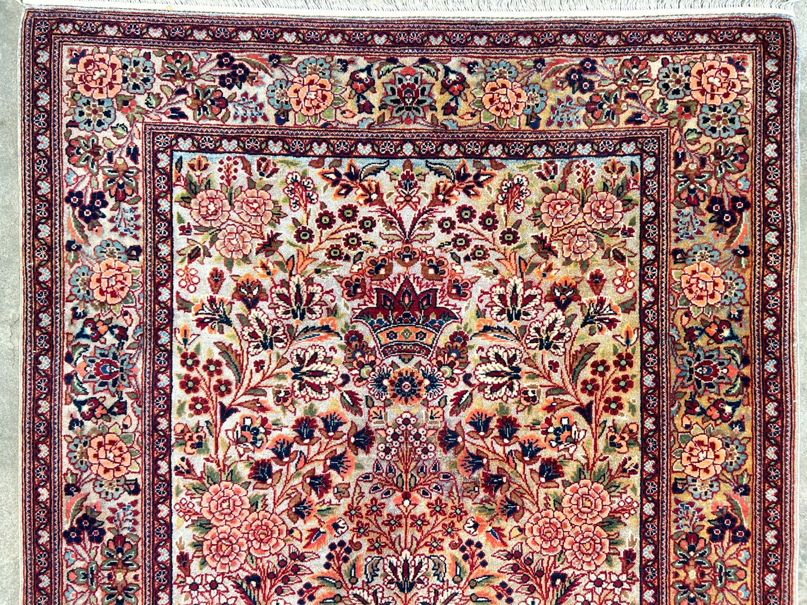 3'3"x5'4" Very Fine Hand-Knotted 100% Wool Pile Persiane Kashane Rug