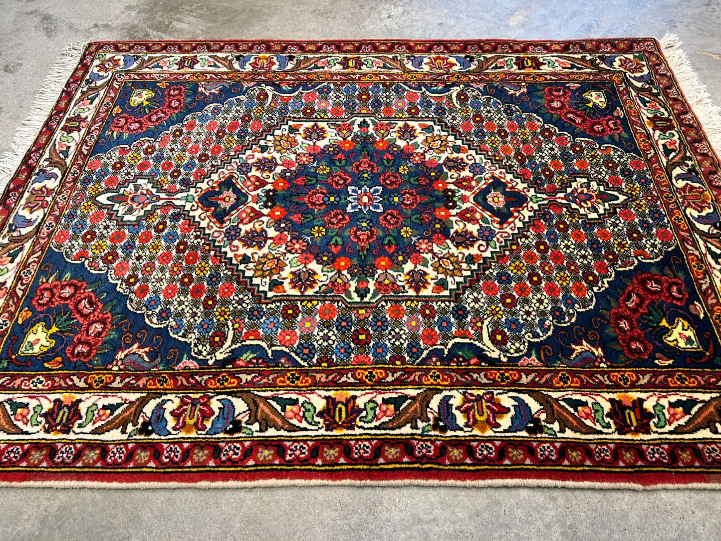 3'5"x5'2" Hand-Knotted 100% Lamb Wool Bakhtiarie Area Rug