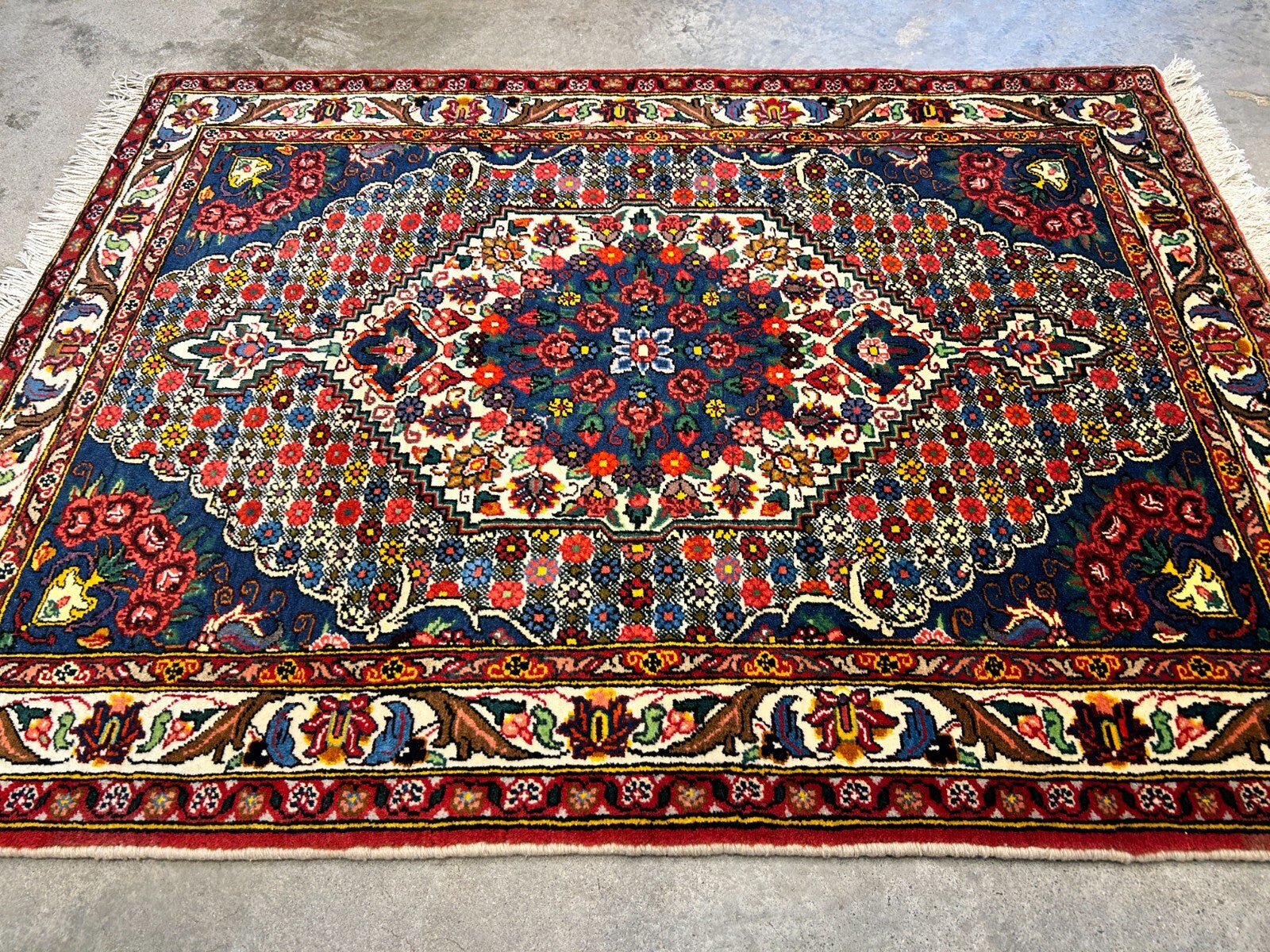 3'5"x5'2" Hand-Knotted 100% Lamb Wool Bakhtiarie Area Rug