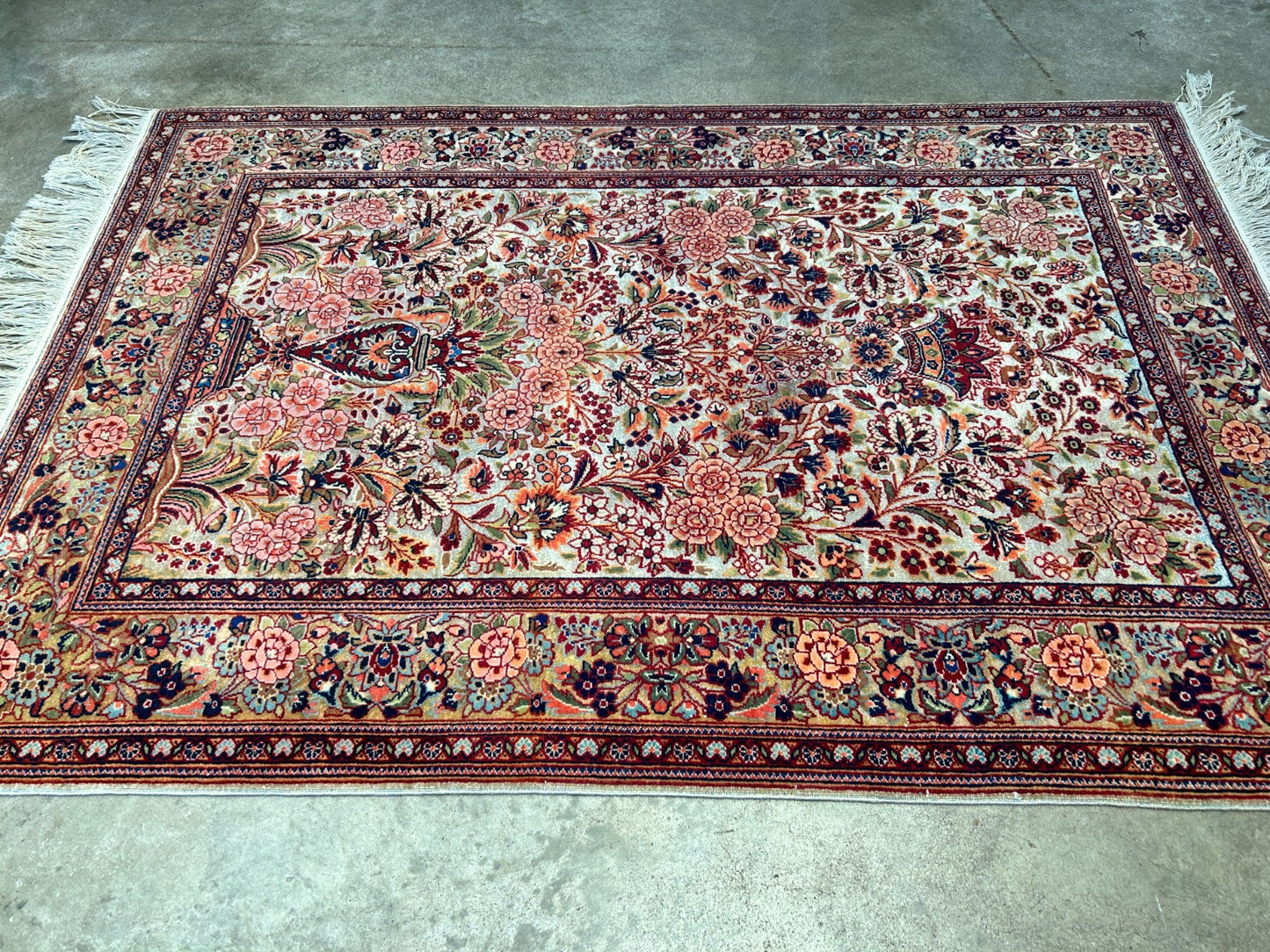 3'3"x5'4" Very Fine Hand-Knotted 100% Wool Pile Persiane Kashane Rug