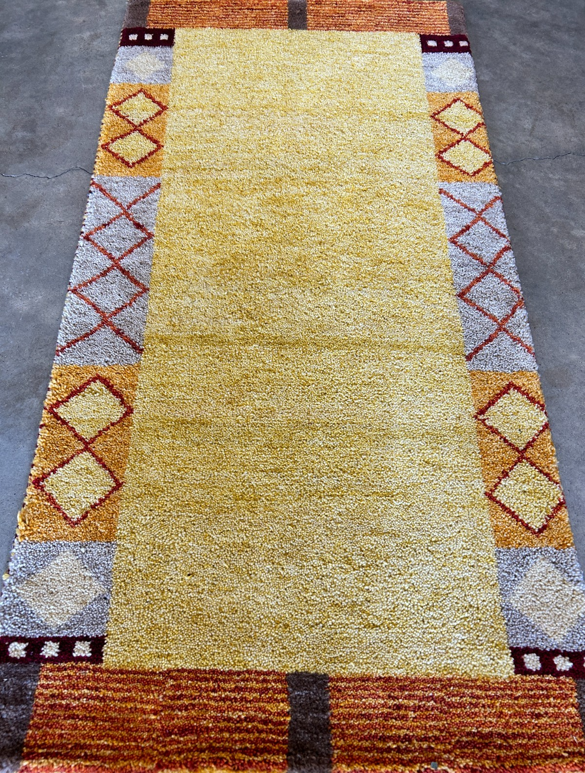 2'x4' Hand-Knotted 100% Wool Pile Gabbeh Rug