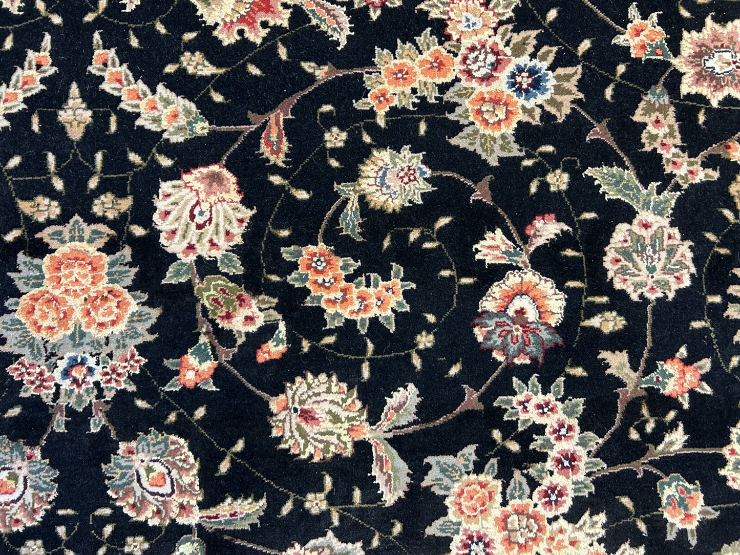 8'9"x11'6" Hand-Knotted Wool & Silk Blend Oriental Rug