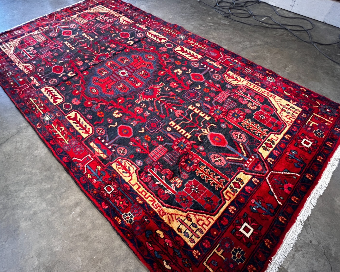 5'4" x 9'7" Hand-Knotted 100% Wool Pile Nahavande Area Rug