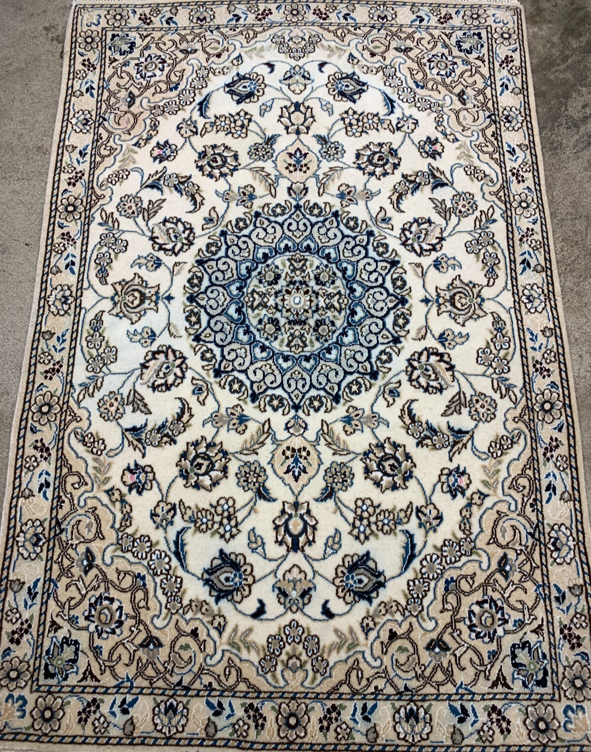 2'11"x4'7" Fine Hand-Knotted Wool & Silk Blend Naine Carpet - Area Rug