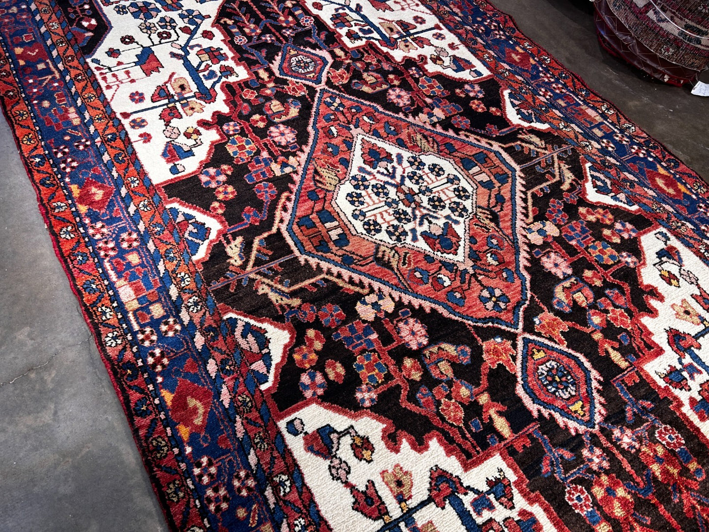 5'4" x 10'4" Hand-Knotted 100% Wool Nahavande Area Rug