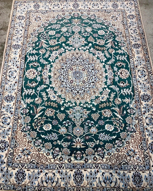 3'8"x4'10'' Hand-Knotted Very Fine Silk & Wool Naine Area Rug