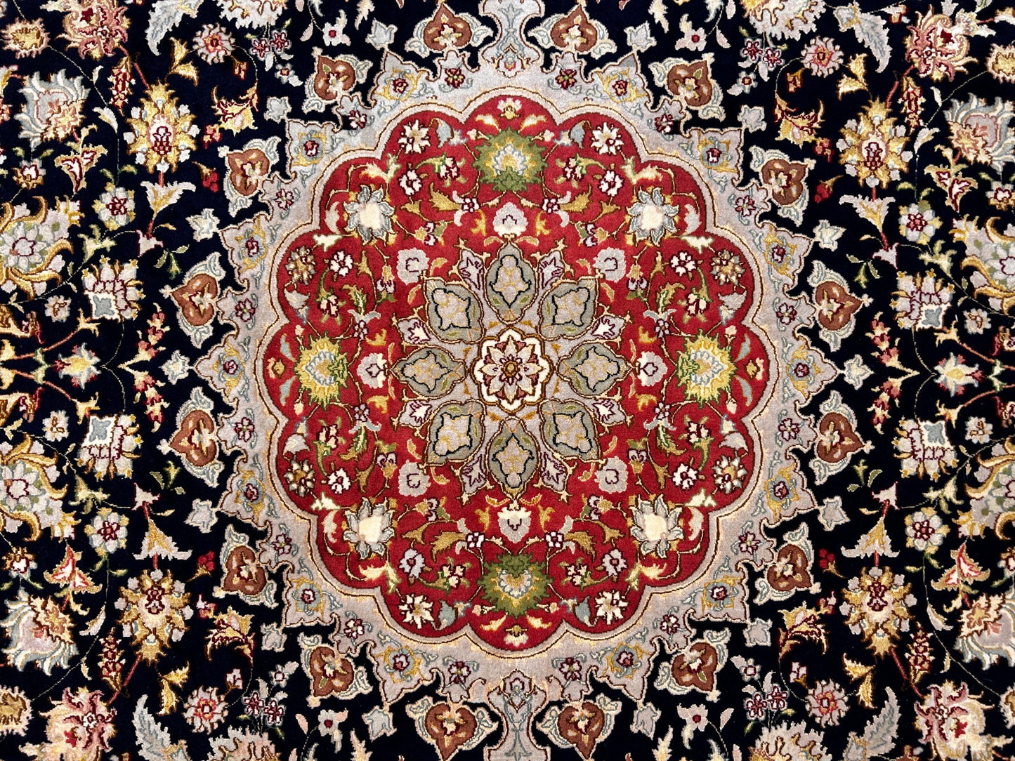 8'7"x12'3" Very Fine Hand-Knotted Wool & Silk Tabrize Area Rug - Carpet