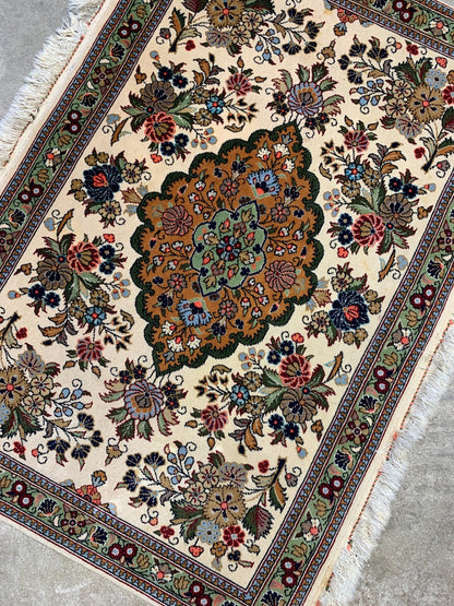 2'2"x3' Very Fine Hand-Knotted 100% Wool Qume Rug
