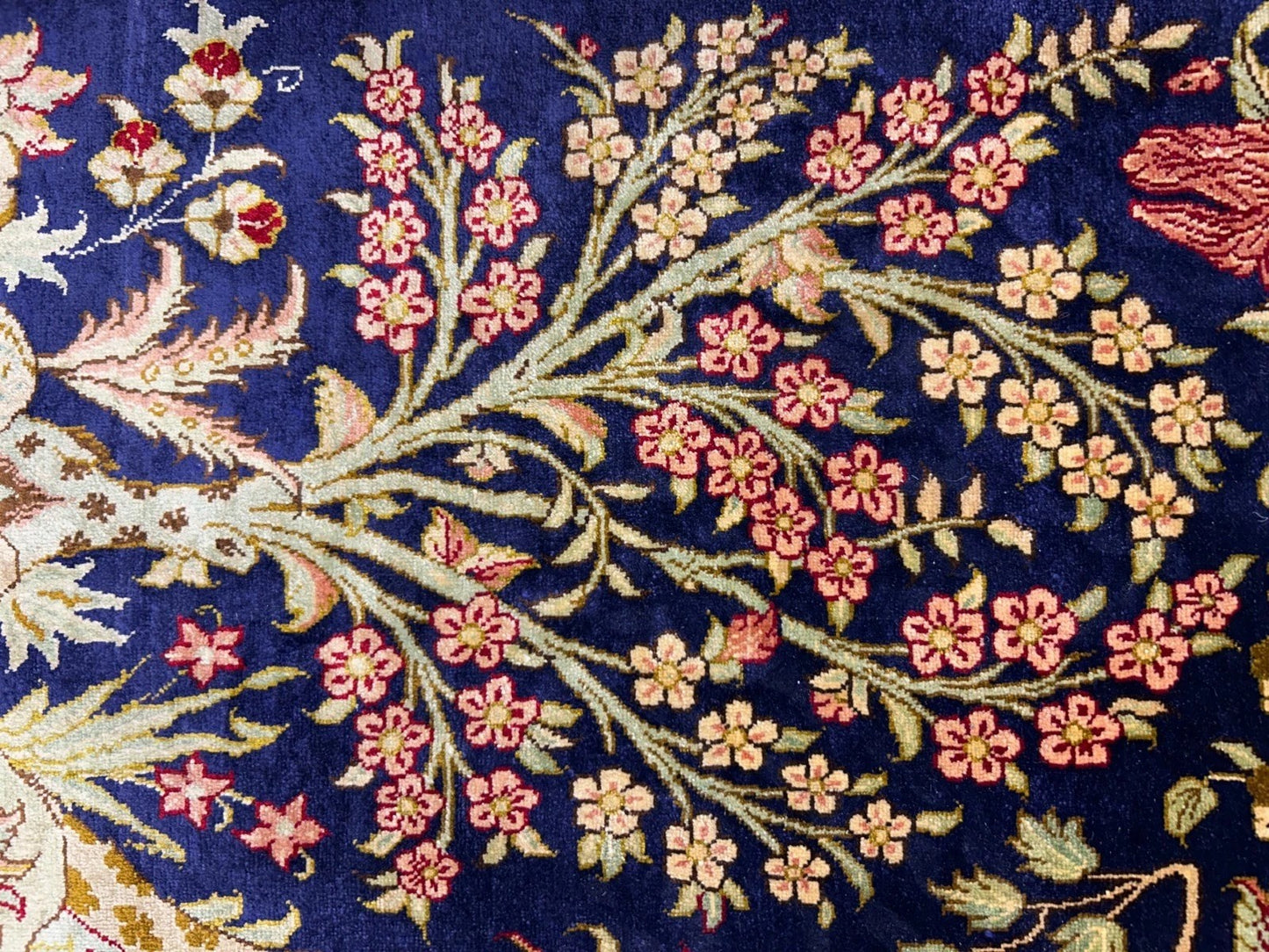 3'3"x4'11" Exquisite Extra-Fine Hand-Knotted 100% Silk Tree of Life Area Rug