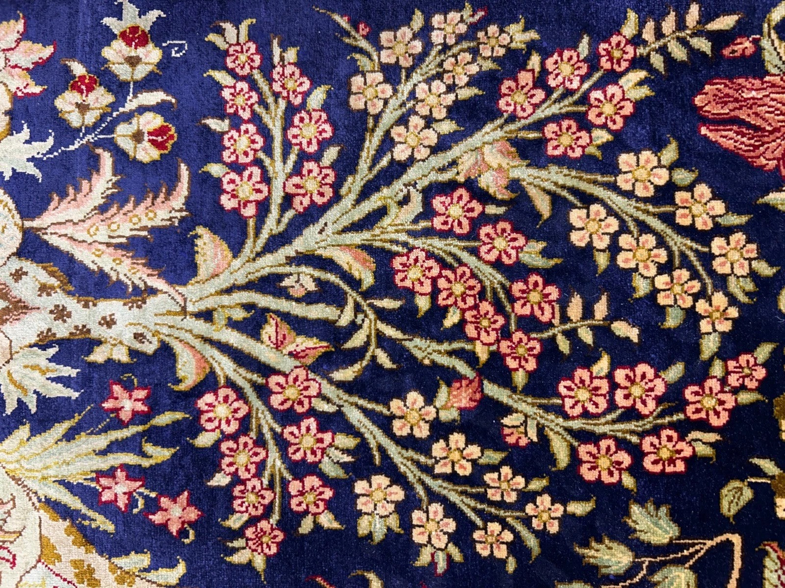 3'3"x4'11" Exquisite Extra-Fine Hand-Knotted 100% Silk Tree of Life Area Rug