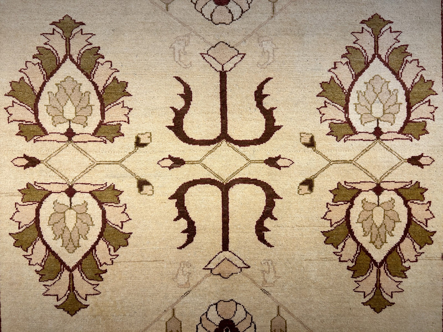 7'0"x9'3" Hand-Knotted 100% Wool Pile Indian Arut Carpet - Area Rug