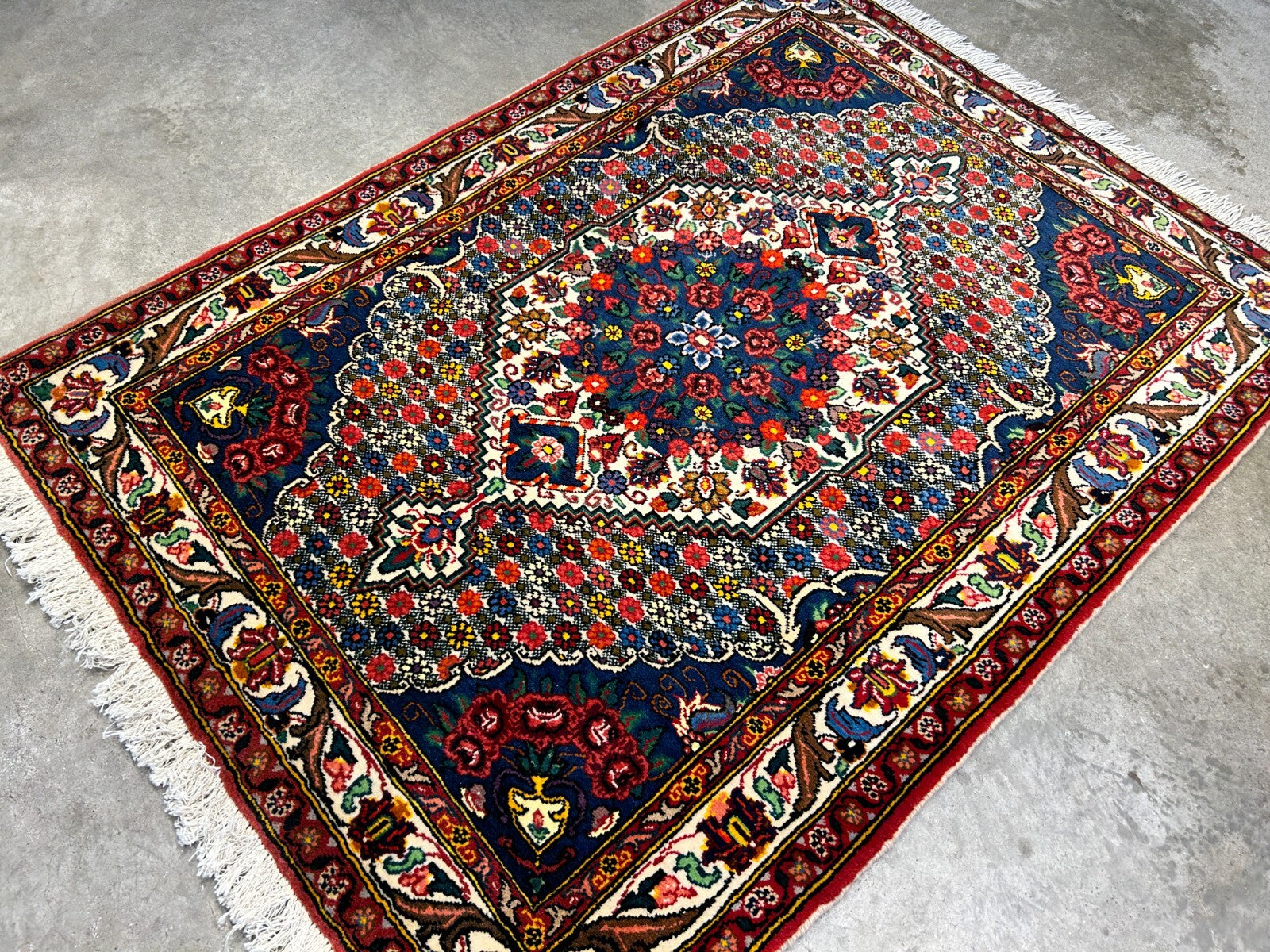 3'5"x5'2" Hand-Knotted 100% Lamb Wool Bakhtiarie Area Rug