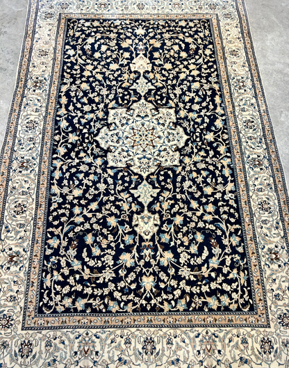 Collector Item - Very Fine 4'2"x6'3" Antique Hand-Knotted 100% Wool Naine Rug