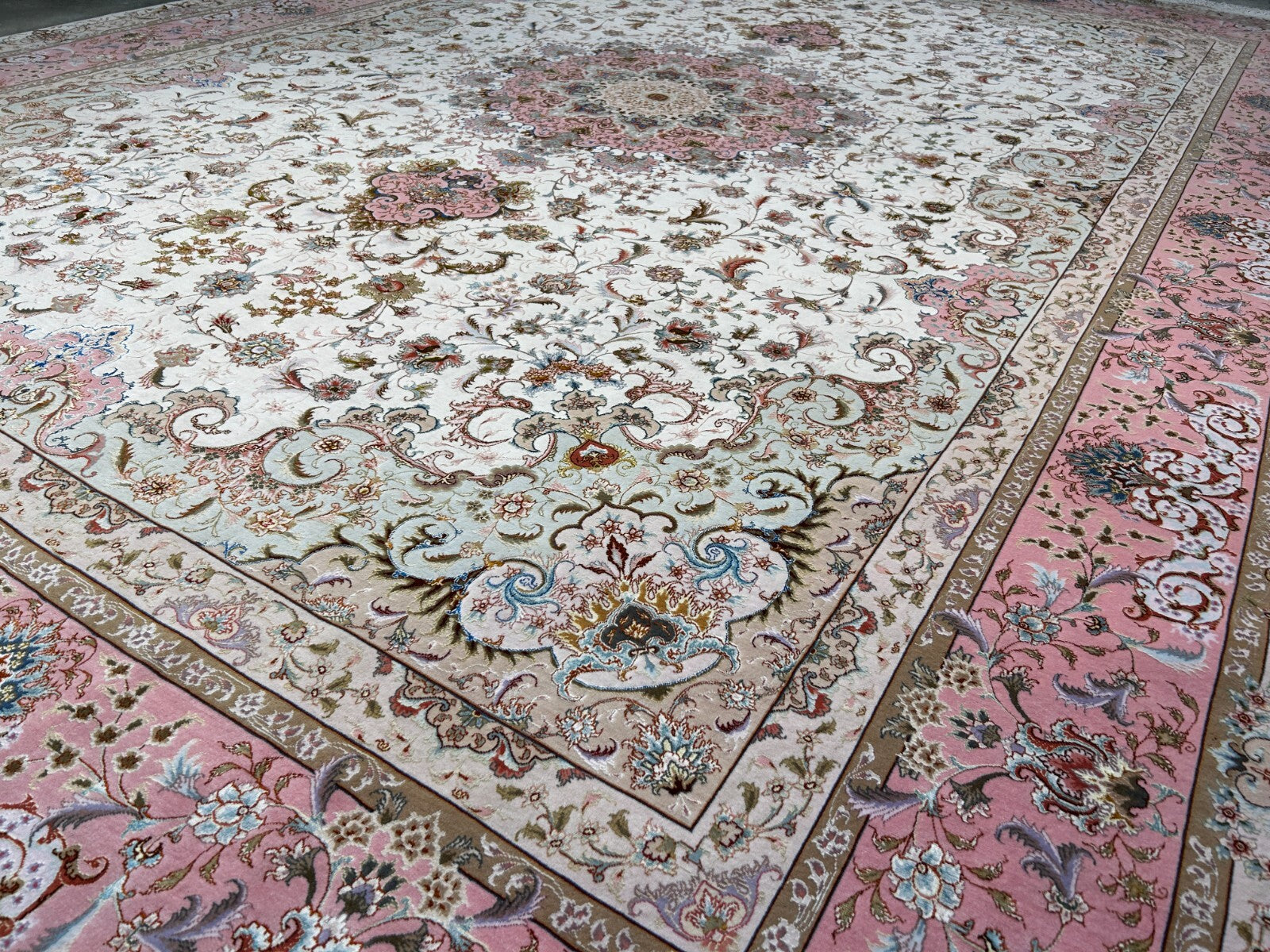 8'2"x11'8" Extra Fine 80-Raj Hand-Knotted Wool & Silk Tabrize Rug