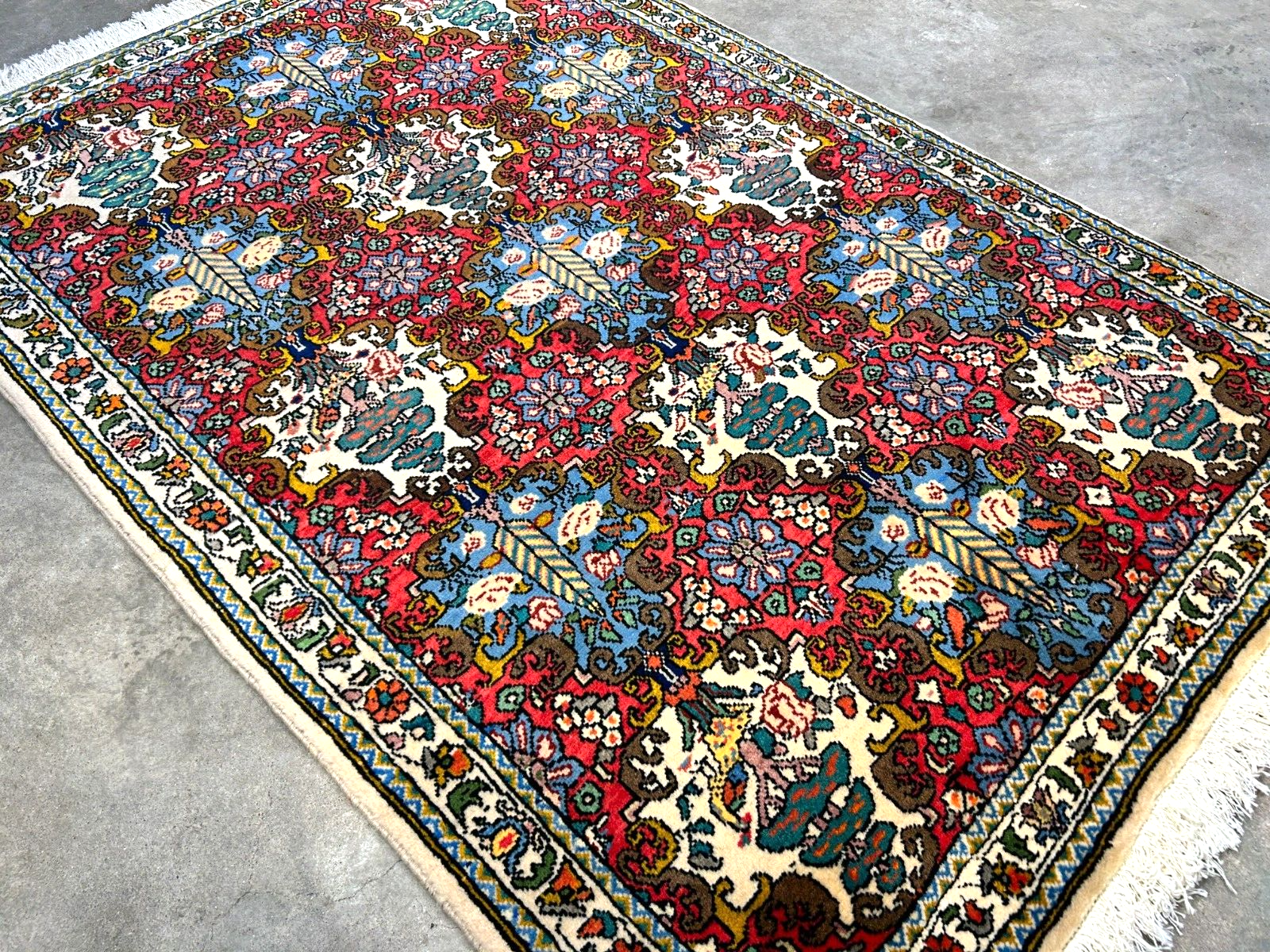 3'5"x5'2" Hand-Knotted 100% Lamb Wool Bakhtiarie Carpet - Area Rug