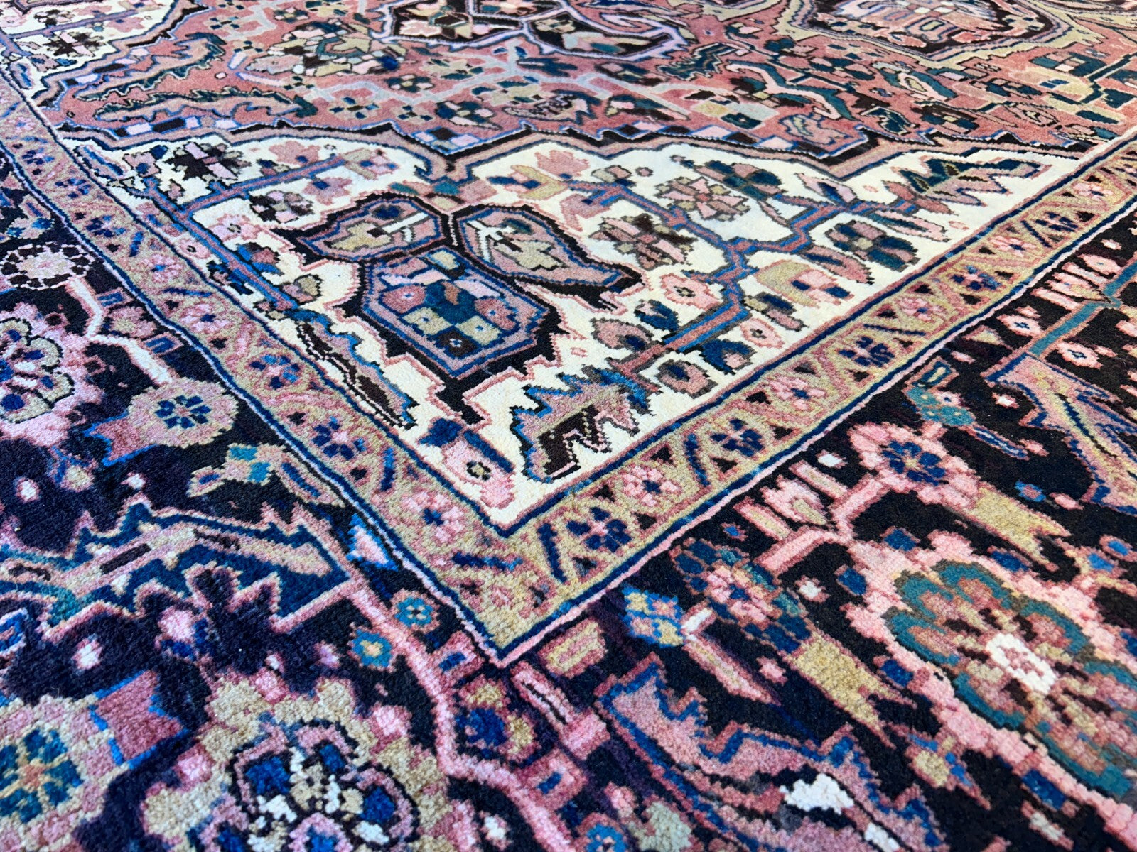 8'x11'3" Hand-Knotted 100% Wool Pile Herize Rug