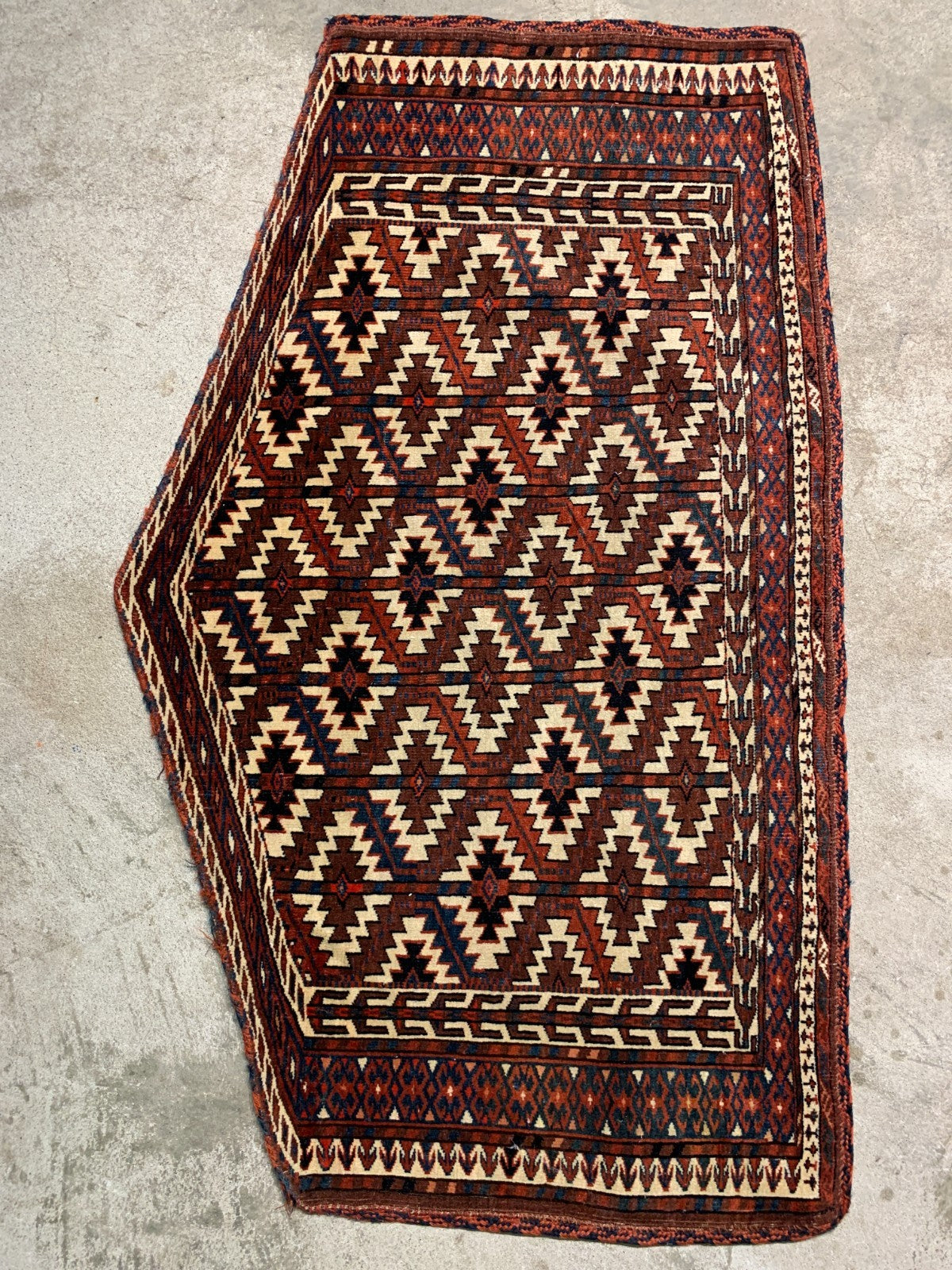 Hand-Knotted 100% Wool Pile Traditional Horse Saddle