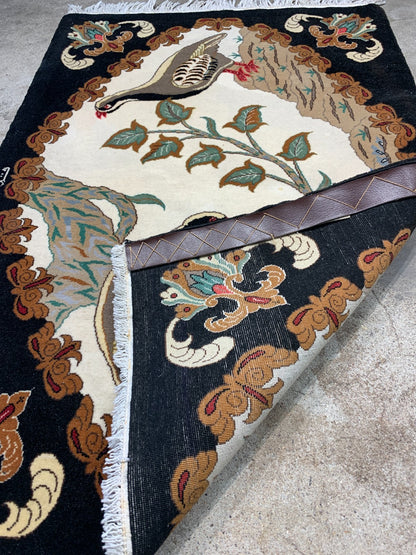 2'1"x3'1" Very Fine Hand-Knotted 100% Wool Pile Pictorial Qume Rug