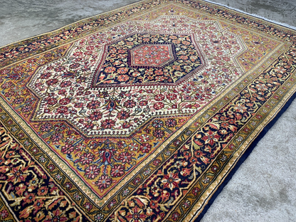 3'6"x5'0'' Fine Hand-Knotted Silk & Wool Qume Area Rug - Area Carpet