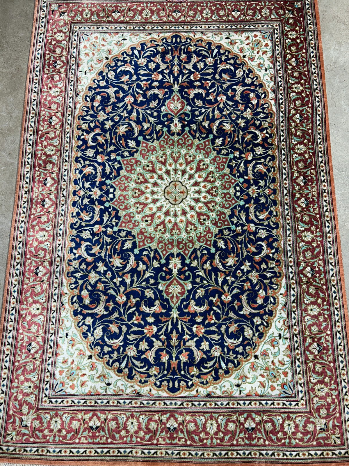 2'8"x4'1" Exquisite Extra-Fine Hand-Knotted 100% Silk Qume Area Rug