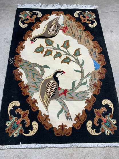 2'1"x3'1" Very Fine Hand-Knotted 100% Wool Pile Pictorial Qume Rug