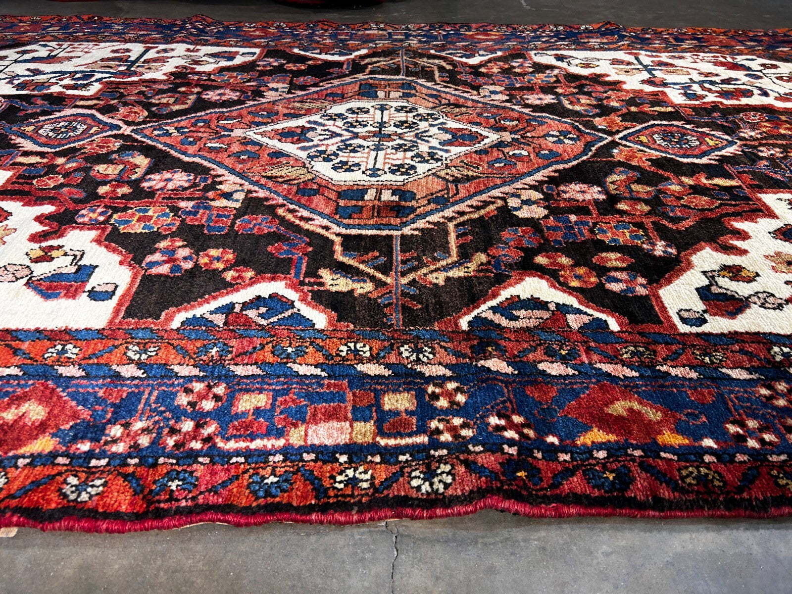 5'4" x 10'4" Hand-Knotted 100% Wool Nahavande Area Rug