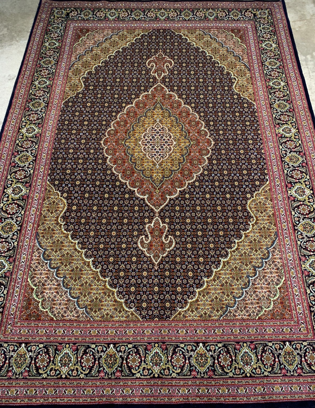 5'1"x7'2" Fine Hand-Knotted Wool & Silk Blend Tabrize Mahi Carpet - Area Rug