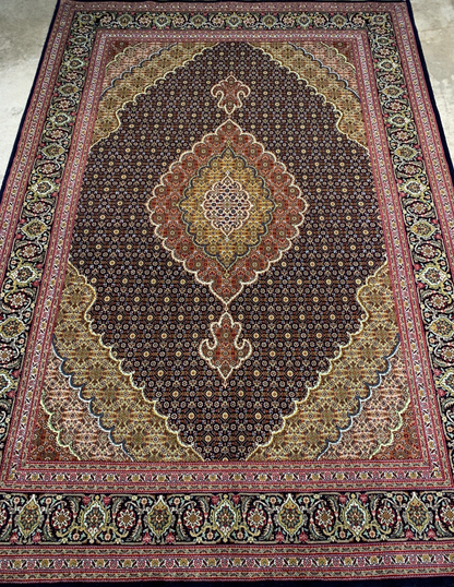 5'1"x7'2" Fine Hand-Knotted Wool & Silk Blend Tabrize Mahi Carpet - Area Rug