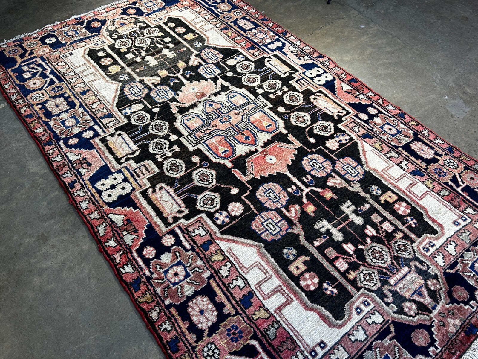 4'7" x 7'10'' Hand-Knotted 100% Lamb Wool Carpet - Nahavande Area Rug