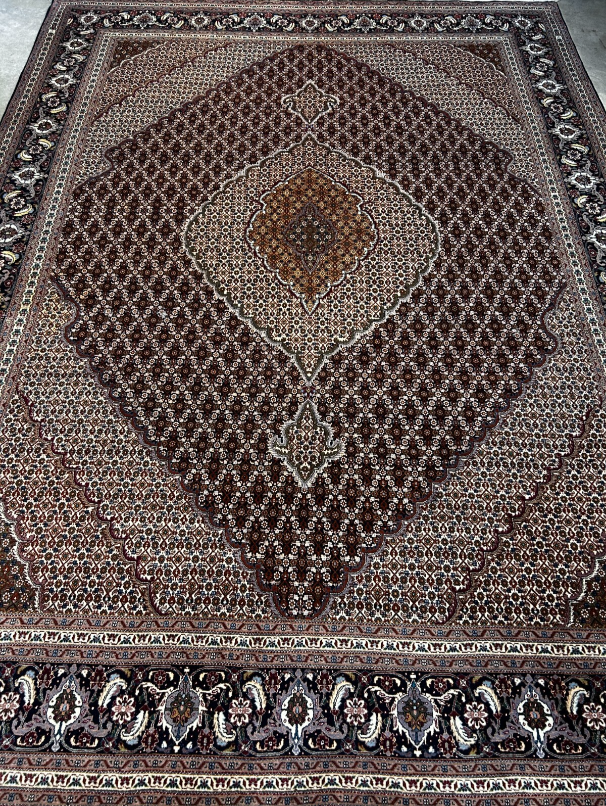 8'4"x11'3" Fine Hand-Knotted Wool & Silk Oriental Rug - Area Carpet